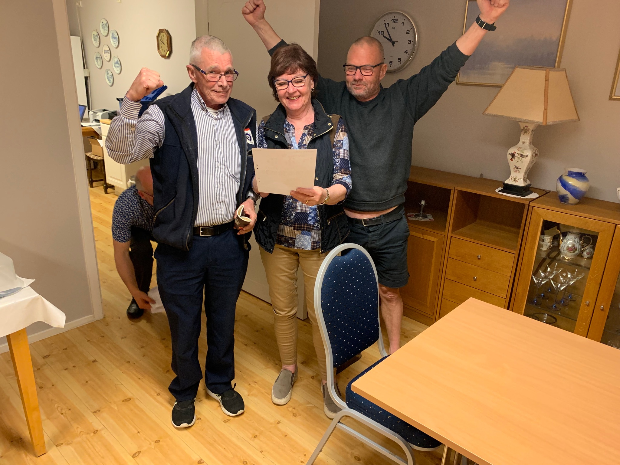 Far og sønn Haug stikker av med seieren i kveldens spilling! 